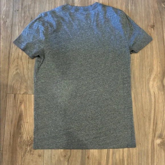 HOLLISTER BOYS GRAY TEE-SHIRT SIZE SMALL - Picture 4 of 4
